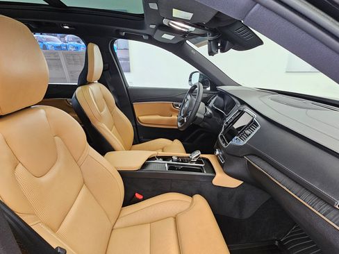 Certified 2024 Volvo XC90 T8 Ultimate w/ Protection Package Premier image 10