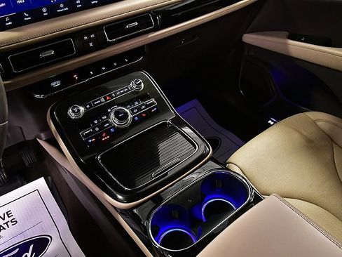 Used 2022 Lincoln Nautilus Reserve image 21