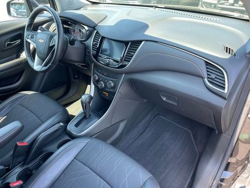 Used 2022 Chevrolet Trax LT w/ Midnight Edition AWD/4WD image 15