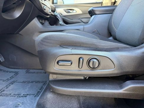 Used 2018 Chevrolet Traverse LT FWD image 11