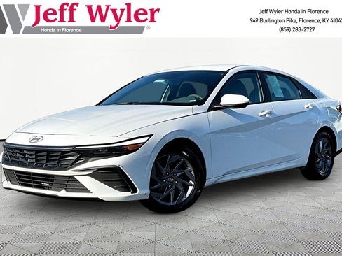 Used 2024 Hyundai Elantra SEL FWD image 1