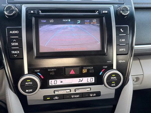 Used 2013 Toyota Camry XLE w/ Leather Pkg image 31