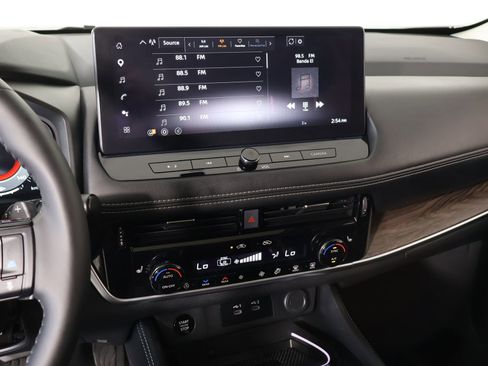 Used 2026 Nissan Rogue Platinum w/ Platinum Premium Package AWD/4WD image 5