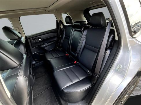 Used 2024 Nissan Rogue SV w/ SV Premium Package FWD image 23