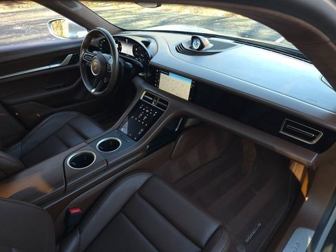 Used 2020 Porsche Taycan Turbo image 23