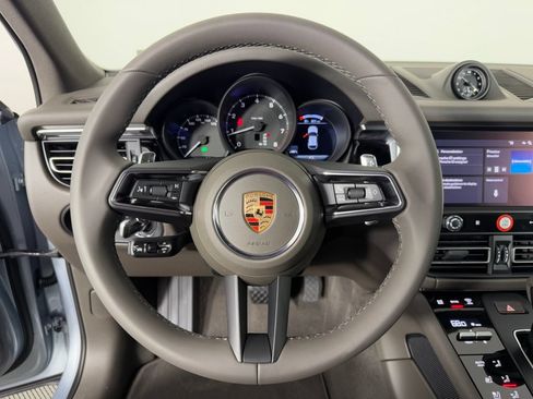 Certified 2026 Porsche Macan AWD/4WD image 28