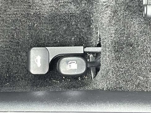 Certified 2025 Hyundai Elantra SE FWD image 19