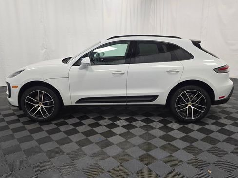 Certified 2025 Porsche Macan image 2