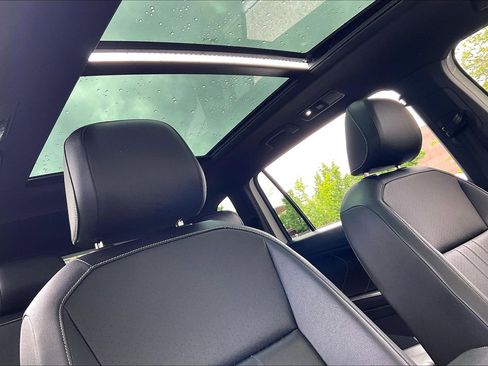 Certified 2023 Volkswagen Tiguan SE R-Line FWD image 27