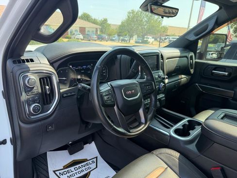 Used 2020 GMC Sierra 2500 AT4 w/ AT4 Premium Package AWD/4WD image 19