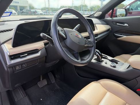 Used 2024 Cadillac XT4 Premium Luxury image 11