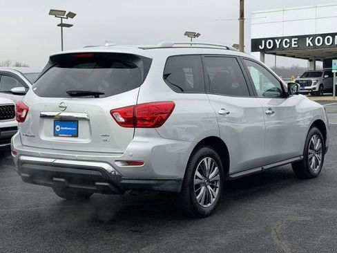 Used 2019 Nissan Pathfinder SL image 2