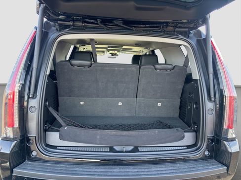Used 2020 Cadillac Escalade Premium Luxury AWD/4WD image 15