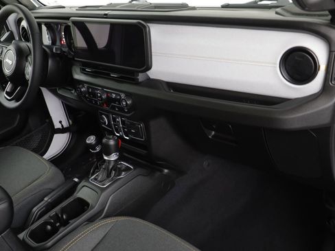 Used 2025 Jeep Gladiator Sport image 21