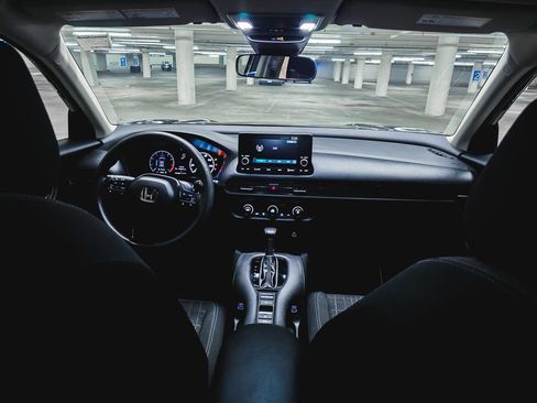 Used 2024 Honda HR-V LX image 3