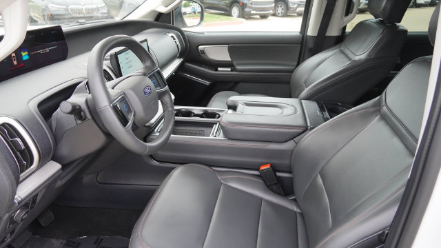 Used 2025 Ford Expedition Active AWD/4WD image 21