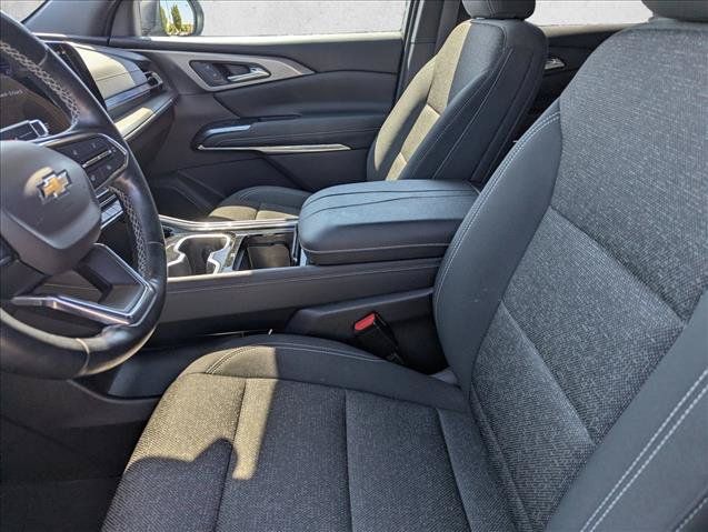 Used 2024 Chevrolet Traverse LT FWD image 23