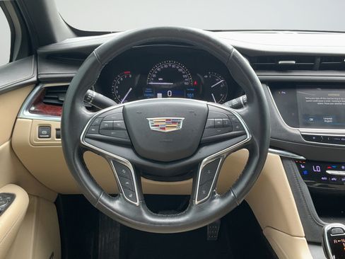 Used 2018 Cadillac XT5 Premium Luxury FWD image 9