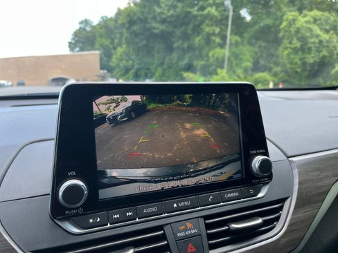 Used 2025 Nissan Altima 2.5 SV FWD image 19