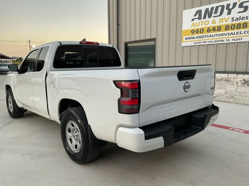 Used 2024 Nissan Frontier SV RWD image 6