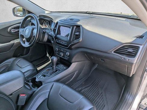 Used 2021 Jeep Cherokee Latitude Plus w/ Mopar Interior Package FWD image 22