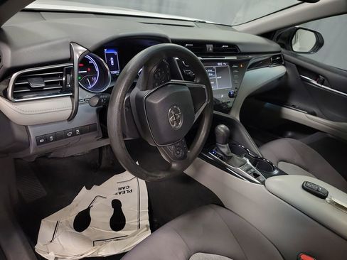 Used 2020 Toyota Camry LE w/ Sunroof Package FWD image 13