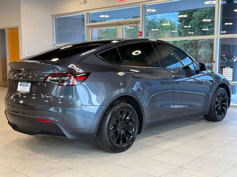 Used 2022 Tesla Model Y Long Range AWD/4WD image 11