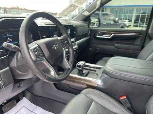 Used 2024 Chevrolet Silverado 1500 LT Trail Boss w/ LT Trail Boss Premium Package AWD/4WD image 15