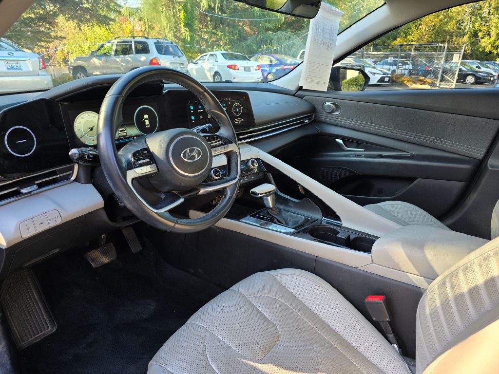 Used 2022 Hyundai Elantra Limited FWD image 11