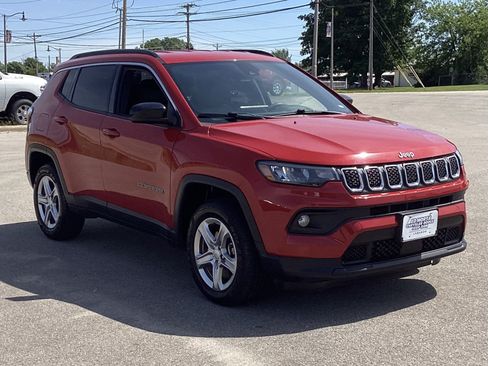 Used 2024 Jeep Compass Latitude AWD/4WD image 3