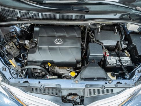 Used 2014 Toyota Sienna Limited image 26