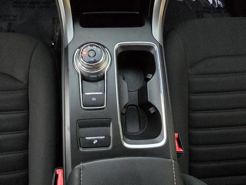 Used 2018 Ford Fusion SE image 30