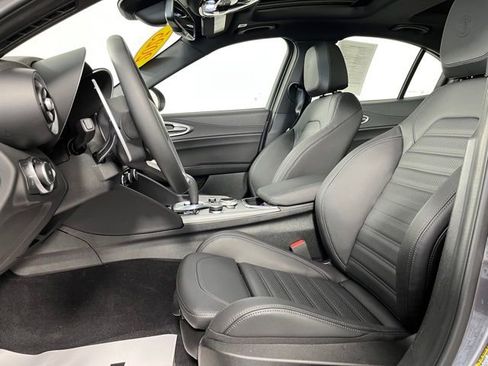 Used 2025 Alfa Romeo Giulia AWD w/ Veloce Package AWD image 17