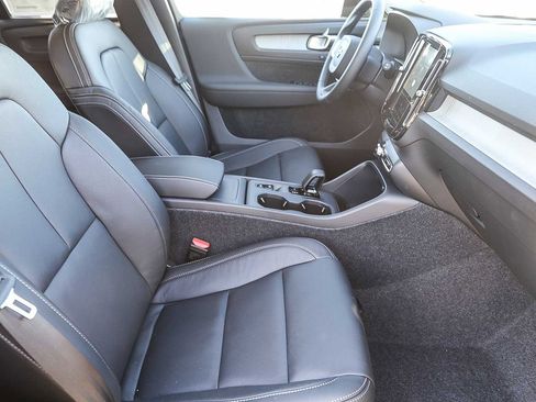 New 2026 Volvo XC40 B4 Core image 16