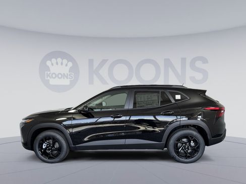 New 2026 Chevrolet Trax LT FWD image 2