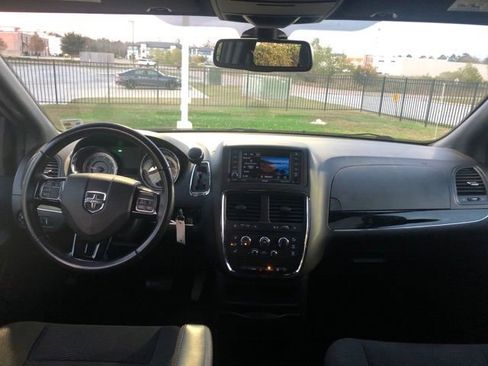 Used 2020 Dodge Grand Caravan SE image 25