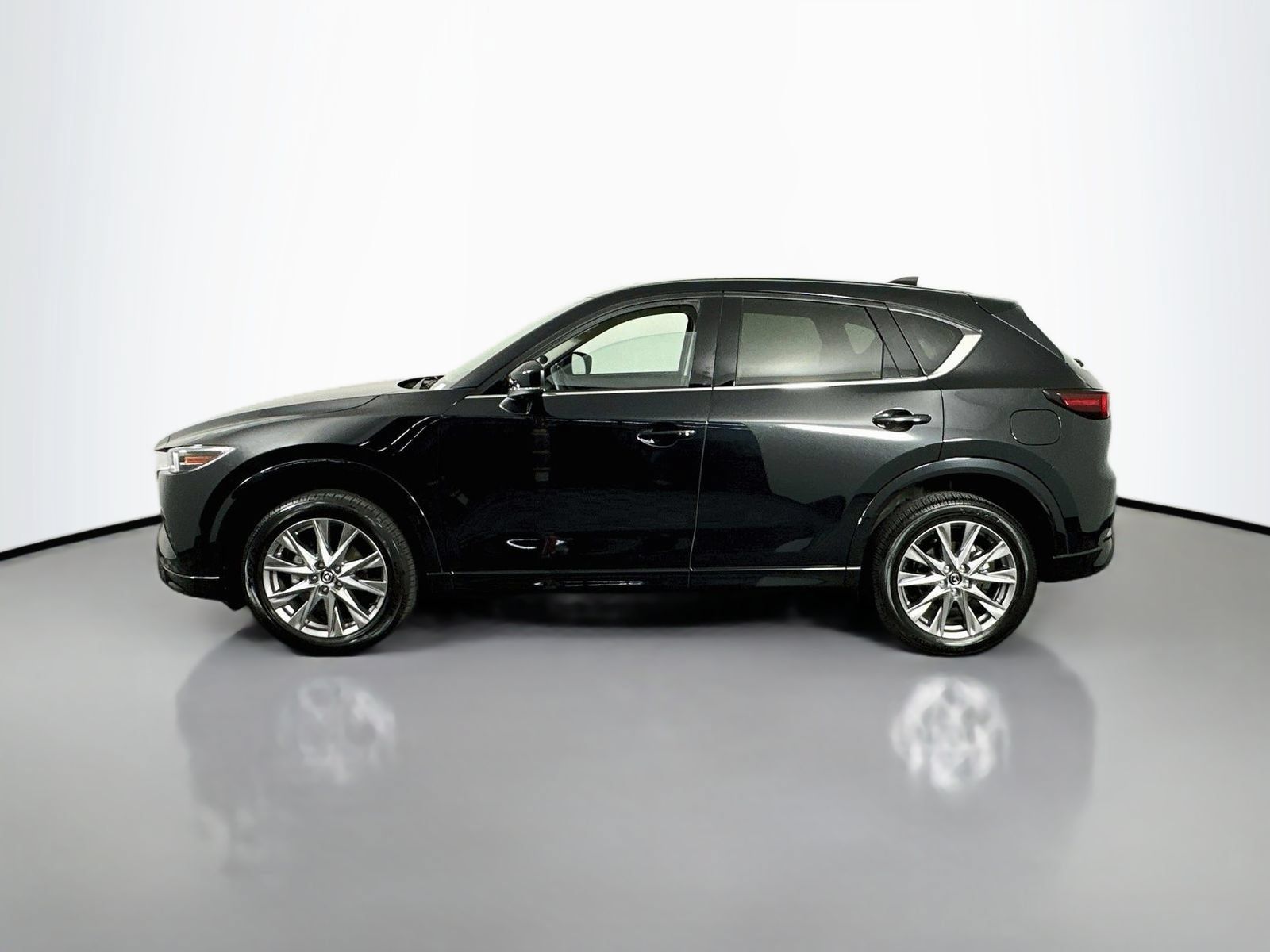 Used 2025 MAZDA CX-5 AWD 2.5 S w/ Premium Plus Pkg image 4