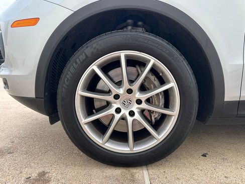 Used 2021 Porsche Cayenne Coupe image 10