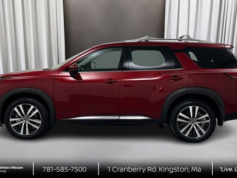 Certified 2024 Nissan Pathfinder Platinum AWD/4WD image 8