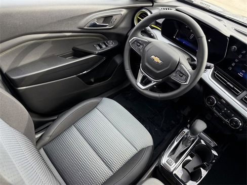Used 2025 Chevrolet Trax LT w/ Driver Confidence Package image 14