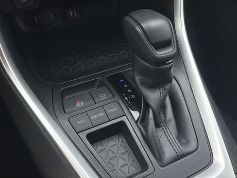 Used 2019 Toyota RAV4 XLE FWD image 32