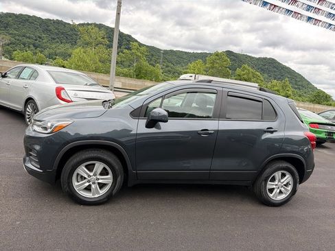 Used 2022 Chevrolet Trax LT w/ LT Convenience Package AWD/4WD image 7