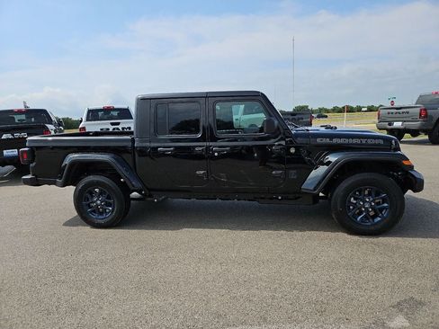 New 2026 Jeep Gladiator Sport AWD/4WD image 9