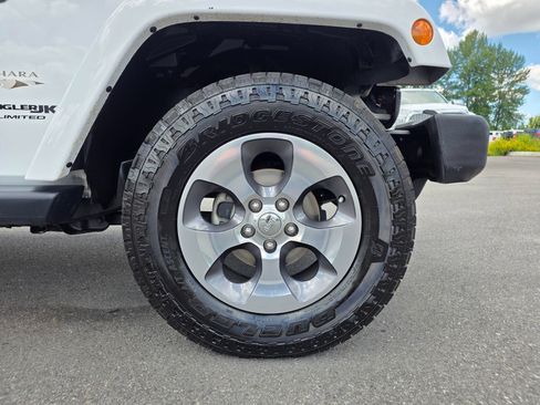 Used 2018 Jeep Wrangler Unlimited Sahara w/ Connectivity Group AWD/4WD image 10