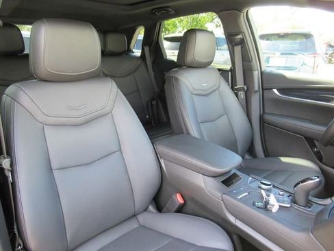 Certified 2025 Cadillac XT5 Premium Luxury image 10