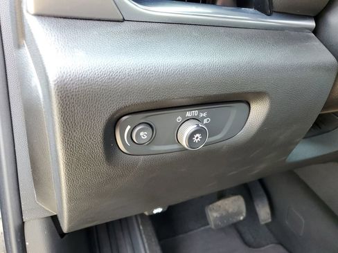 Certified 2023 Chevrolet Traverse LT image 9