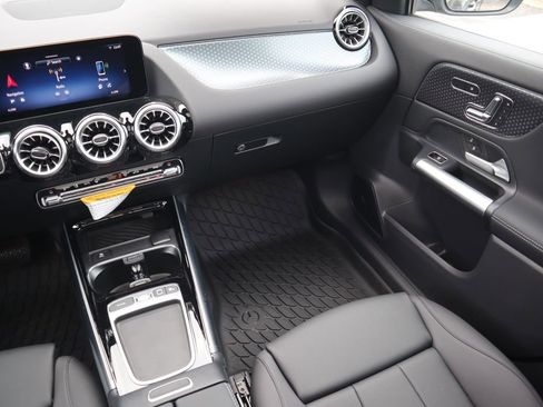 New 2025 Mercedes-Benz GLA 250 4MATIC image 12