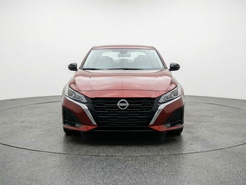 Used 2025 Nissan Altima 2.5 SV image 2