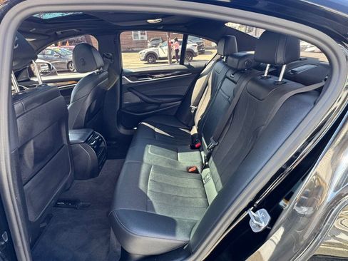 Used 2022 BMW 530i xDrive w/ Premium Package image 11