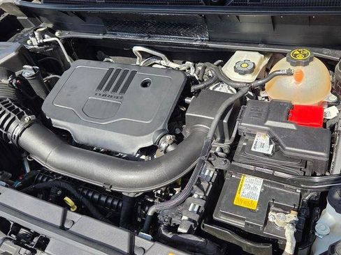 Used 2023 GMC Acadia SLT FWD image 23